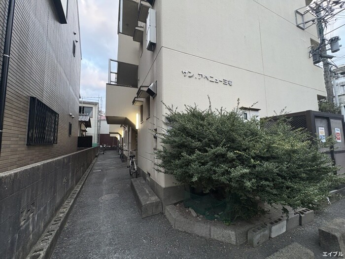 物件外観写真4　(エントランス部分)