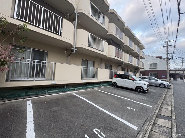 物件外観写真5　(駐車場)