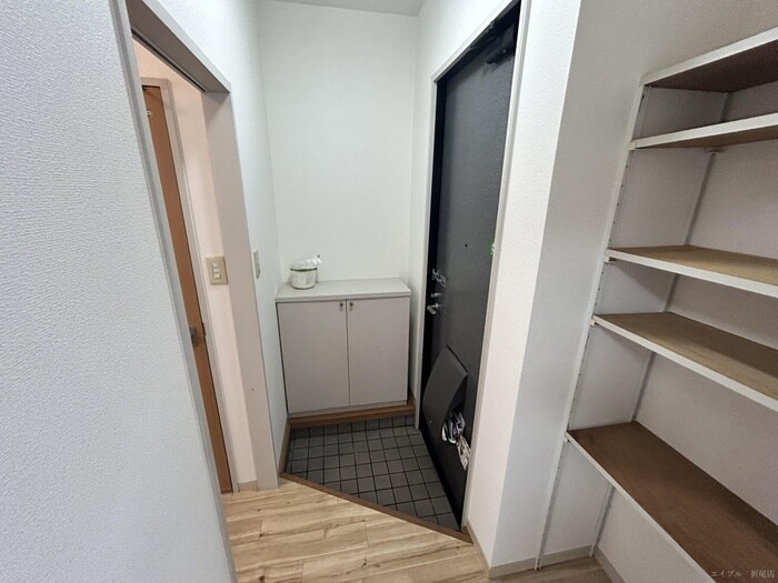 物件内観写真9　(玄関)