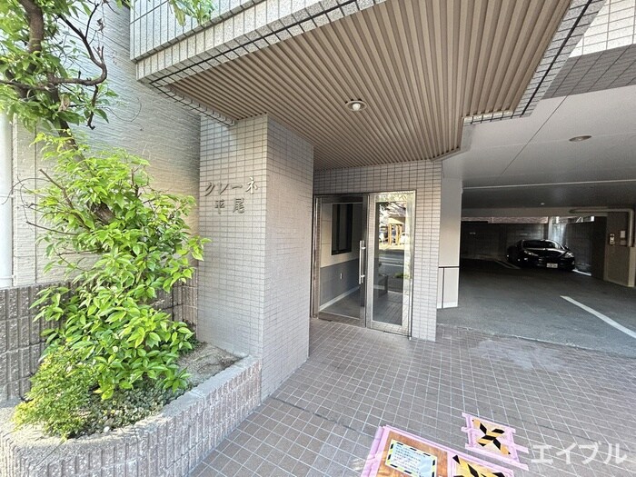 物件外観写真3　(エントランス部分)