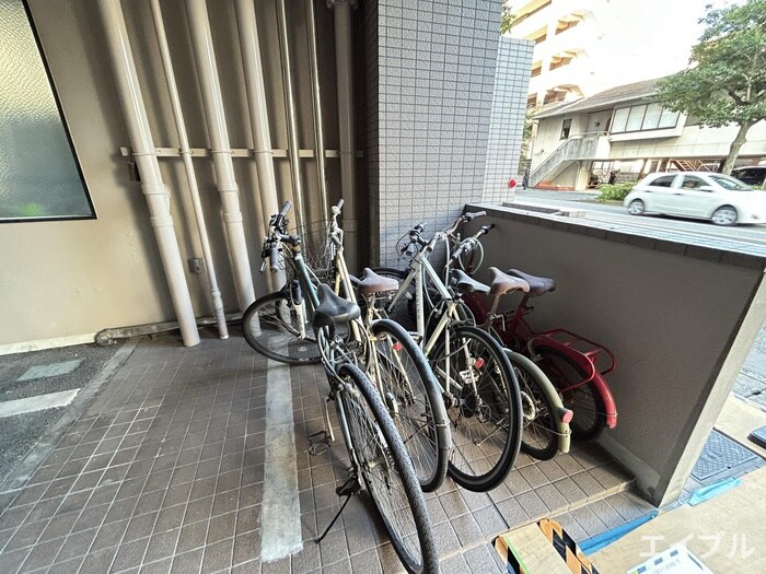 物件外観写真4　(駐輪場)