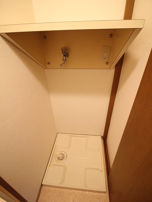 物件内観写真17　(洗濯機置場)