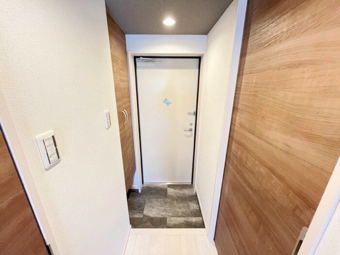 物件内観写真12　(玄関)