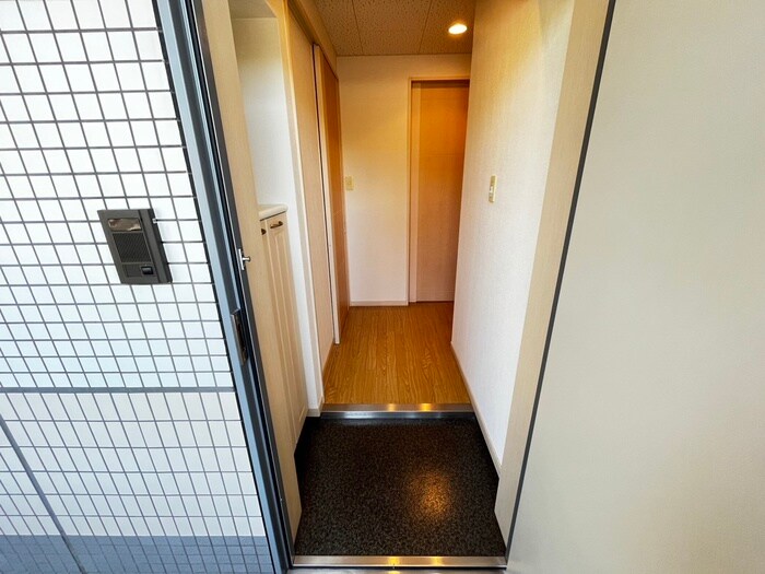 物件内観写真8　(玄関)