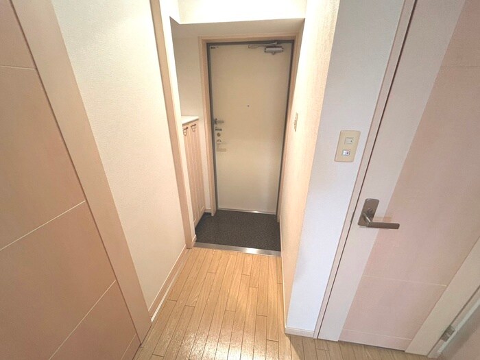 物件内観写真8　(玄関)