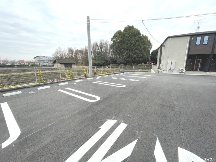 物件外観写真4　(駐車場)