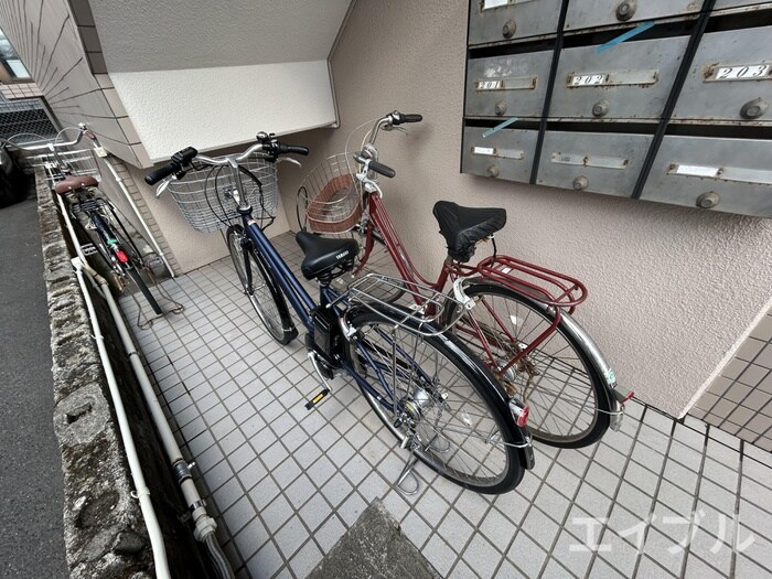 物件外観写真4　(駐輪場)