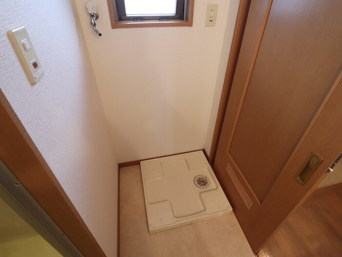 物件内観写真13　(洗濯機置場)