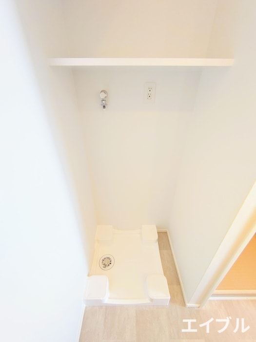 物件内観写真11　(洗濯機置場)