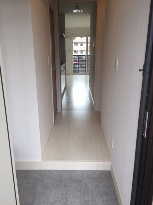 物件内観写真4　(玄関)