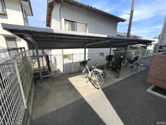 物件外観写真4　(駐輪場)
