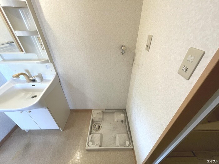 物件内観写真17　(洗濯機置場)