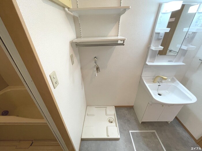 物件内観写真17　(洗濯機置場)