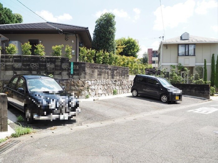 物件外観写真2　(駐車場)