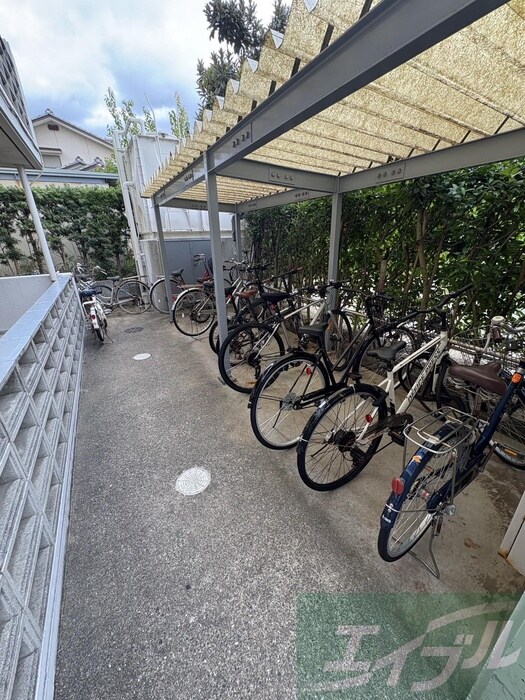 物件外観写真5　(駐輪場)