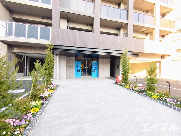 物件外観写真2　(エントランス部分)