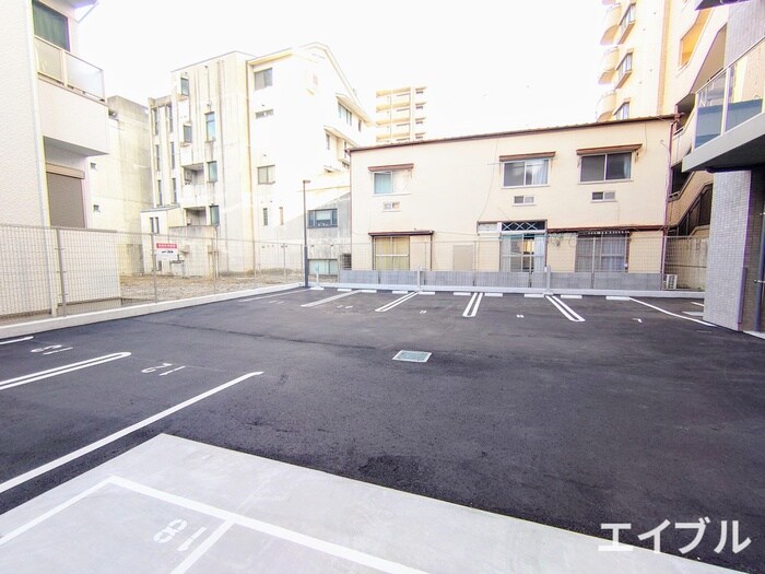 物件外観写真4　(駐車場)