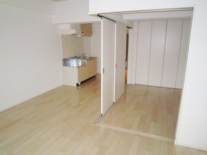 物件内観写真8　(室内からの展望)