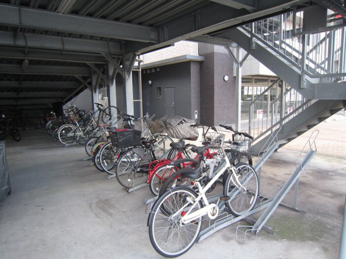 物件外観写真5　(駐輪場)