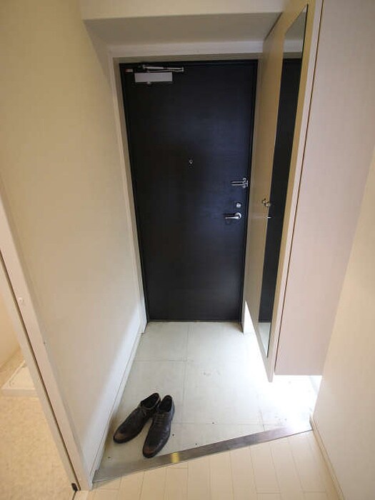 物件内観写真11　(玄関)