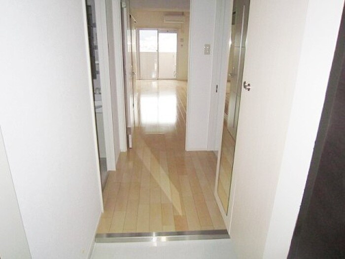 物件内観写真11　(玄関)