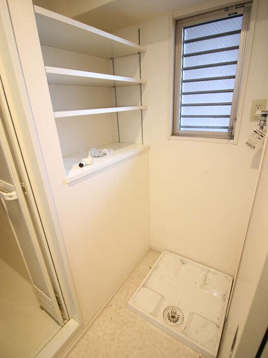 物件内観写真18　(洗濯機置場)