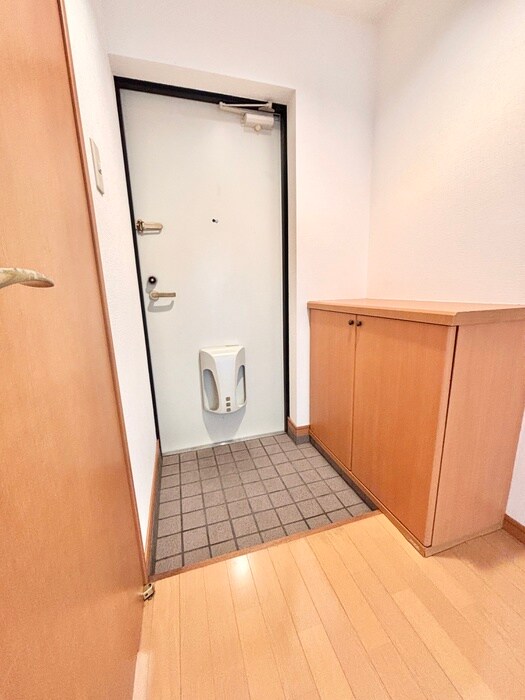 物件内観写真10　(玄関)