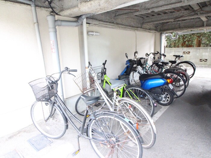 物件外観写真4　(駐輪場)