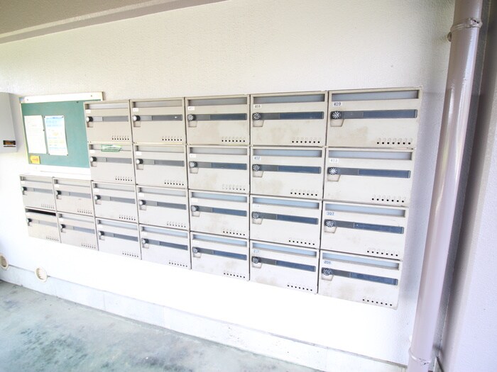 物件外観写真4　(エントランス部分)