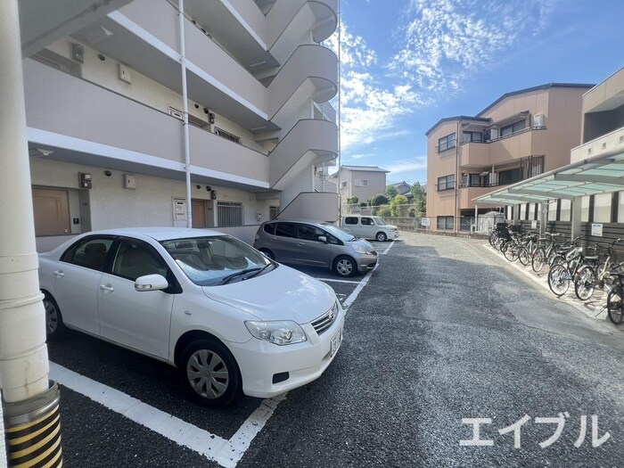 物件外観写真3　(駐車場)