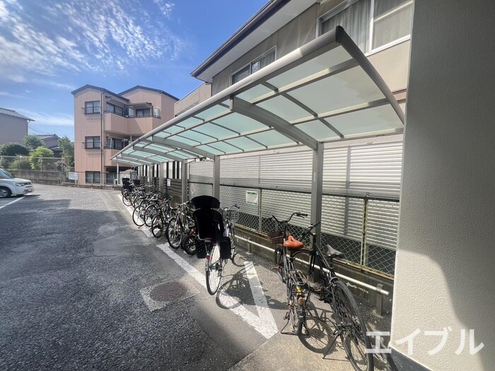 物件外観写真4　(駐輪場)