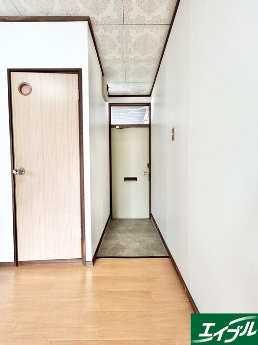 物件内観写真17　(玄関)
