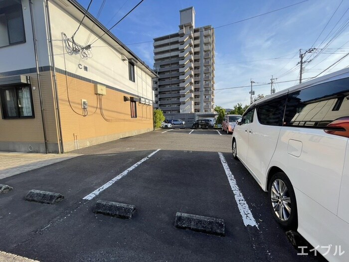 物件外観写真4　(駐車場)