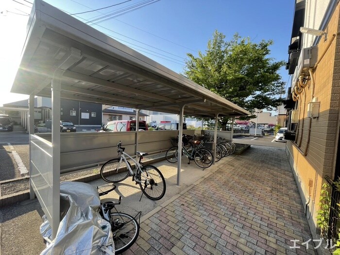 物件外観写真5　(駐輪場)