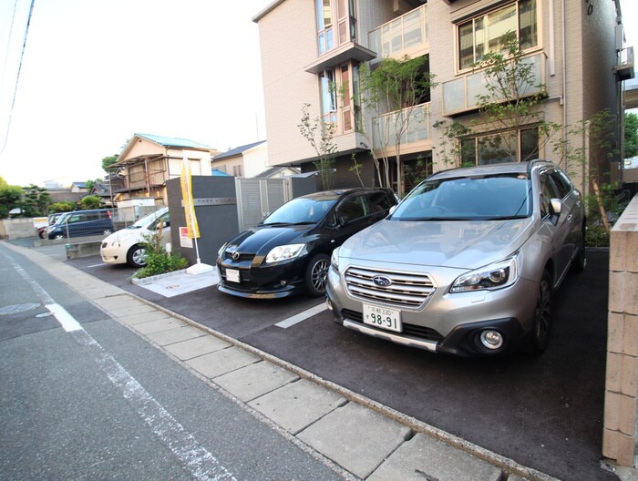 物件外観写真5　(駐車場)