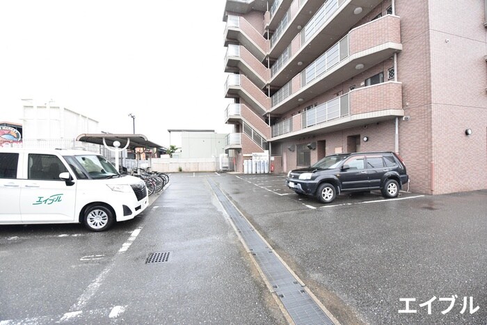 物件外観写真4　(駐車場)