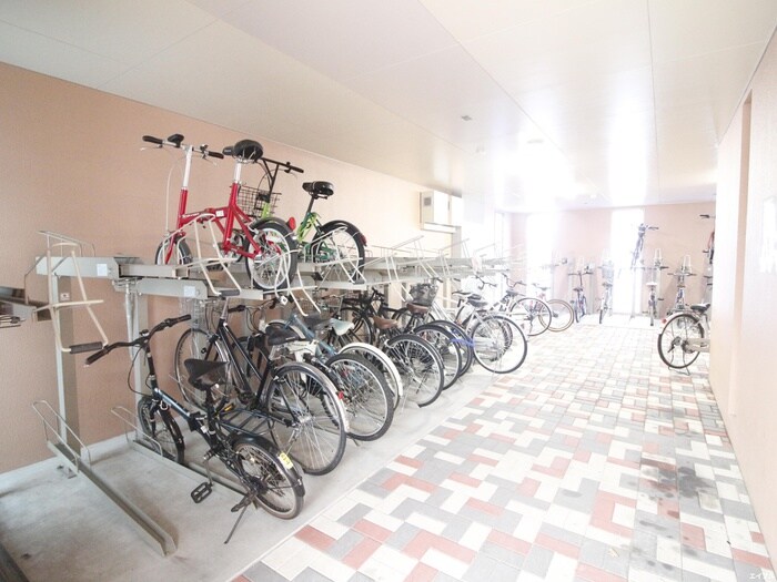 物件外観写真4　(駐輪場)