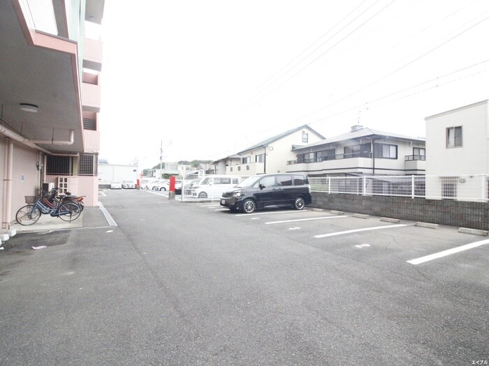 物件外観写真5　(駐車場)
