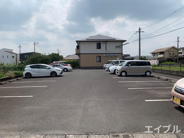 物件外観写真4　(駐車場)