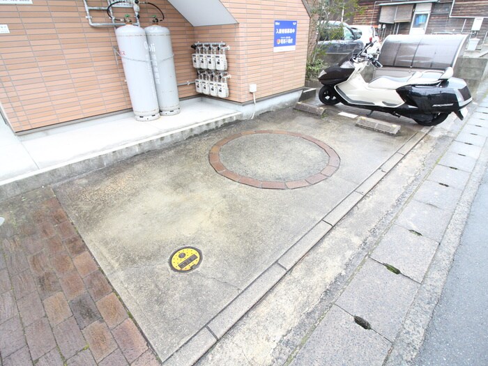 物件外観写真5　(駐車場)