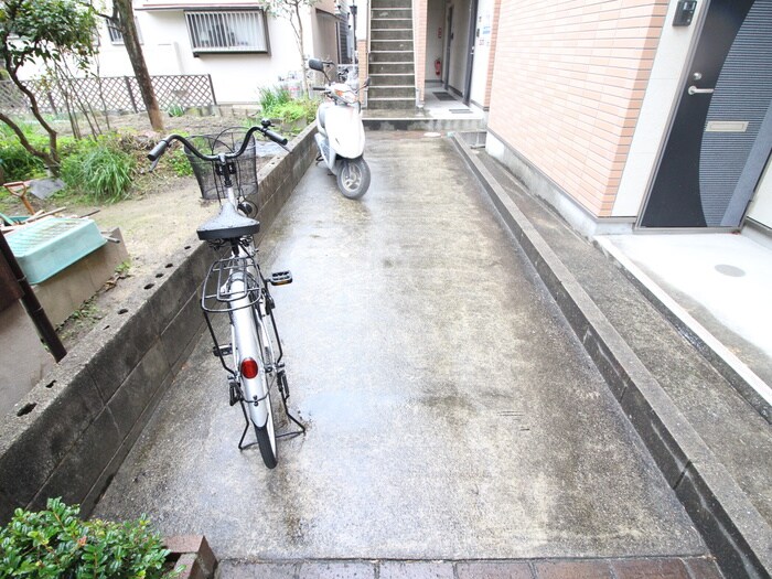 物件外観写真6　(駐輪場)