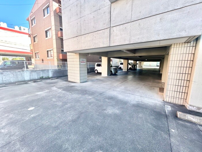 物件外観写真2　(駐車場)