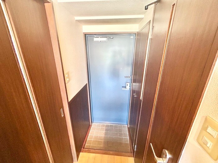 物件内観写真10　(玄関)