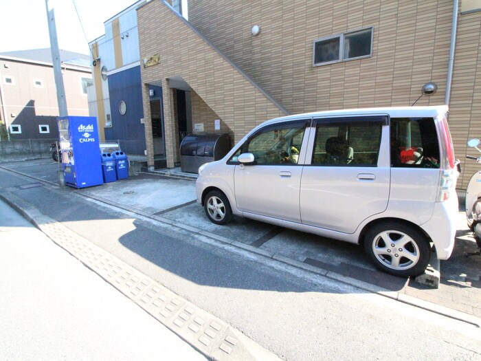 物件外観写真4　(駐車場)