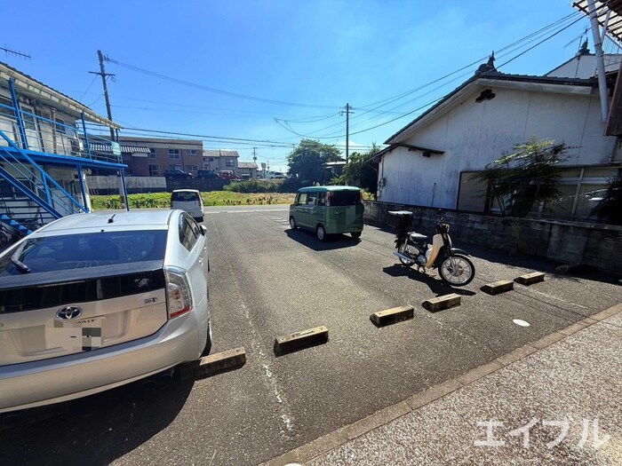物件外観写真2　(駐車場)