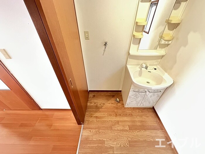 物件内観写真11　(洗濯機置場)