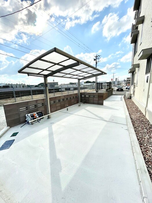 物件外観写真3　(駐輪場)