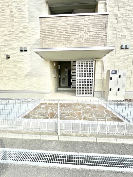 物件外観写真5　(エントランス部分)