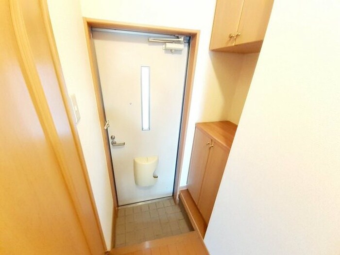 物件内観写真11　(玄関)