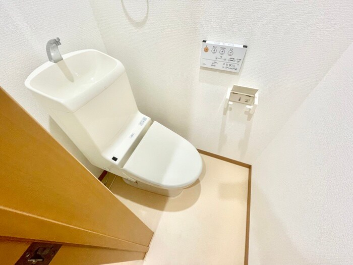 物件内観写真8　(トイレ)